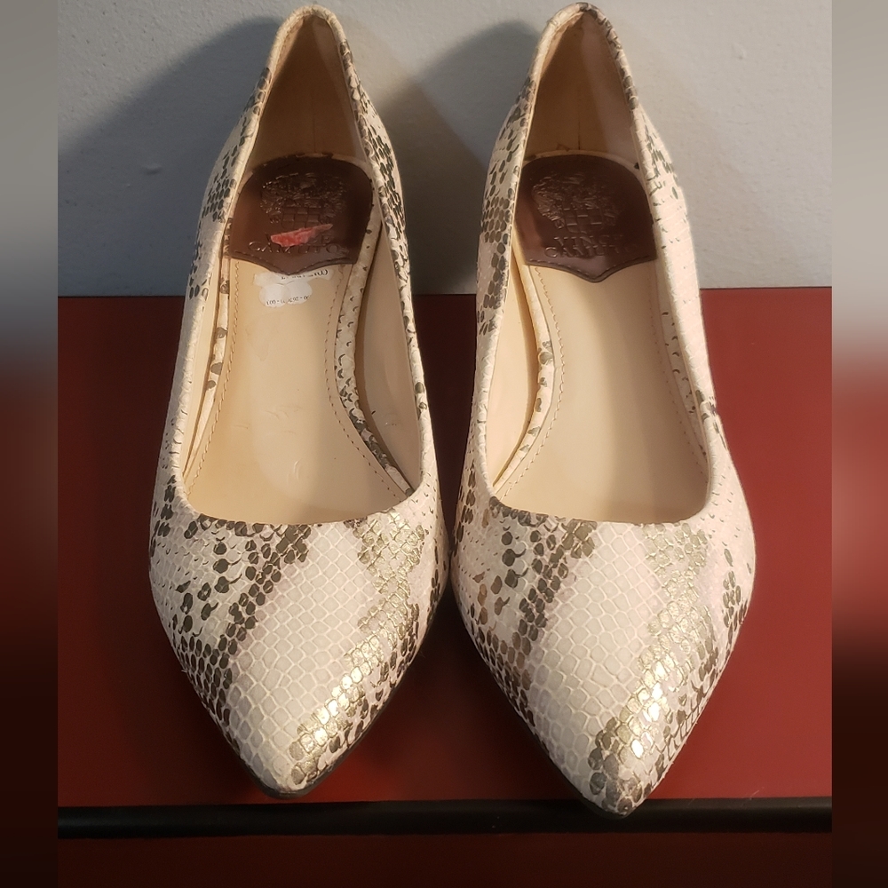 Vince Camuto pumps